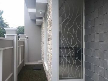 Rumah Sutorejo Timur Mininalis dan Baru Gressss Hadap Selatan dan Barat
