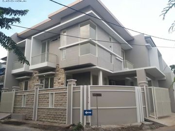 Rumah Sutorejo Timur Mininalis dan Baru Gressss Hadap Selatan dan Barat