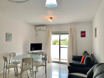 DEPARTAMENTO MONTE DEL ESTE A 2 CUADRAS DE LA PLAYA