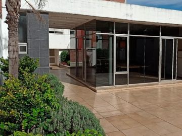 Espectacular piso exclusivo - 4 dormitorios - BalcÃ³n - SUM, piscina - Bauleras - Dos cocheras - PueyrredÃ³n 1600