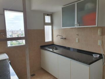 Espectacular piso exclusivo - 4 dormitorios - BalcÃ³n - SUM, piscina - Bauleras - Dos cocheras - PueyrredÃ³n 1600