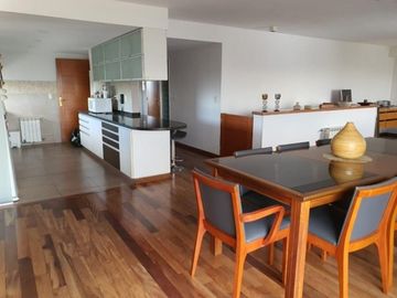 Espectacular piso exclusivo - 4 dormitorios - BalcÃ³n - SUM, piscina - Bauleras - Dos cocheras - PueyrredÃ³n 1600
