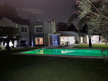 CASA QUINTA EN BARRIO BOSQUE REAL, ZONA DE POLO