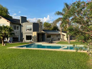 CASA QUINTA EN BARRIO BOSQUE REAL, ZONA DE POLO
