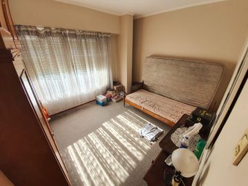 Casa sobre lote de 1160 m2 en  Rafael Calzada  ideal quinta o destino comercial acepta permuta