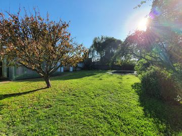 Casa sobre lote de 1160 m2 en  Rafael Calzada  ideal quinta o destino comercial acepta permuta