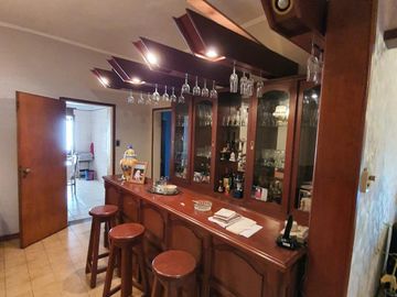 Casa sobre lote de 1160 m2 en  Rafael Calzada  ideal quinta o destino comercial acepta permuta