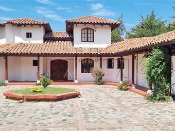 Casa en Venta en A pasos de Colegio San Felipe Diácono