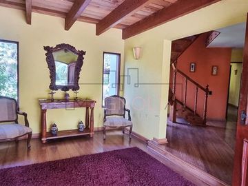 Casa en Venta en A pasos de Colegio San Felipe Diácono