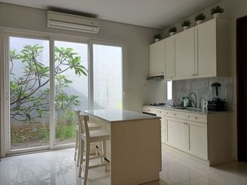 Rumah Cantik 2 Lantai Di Ciputat - LR 4523 BR