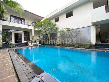 Rumah Super Luas Semi Furnished Dengan Kolam Renang di Cinere