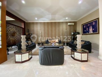 Rumah Super Luas Semi Furnished Dengan Kolam Renang di Cinere