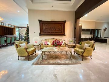 Rumah Super Luas Semi Furnished Dengan Kolam Renang di Cinere