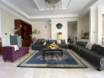 Rumah Super Luas Semi Furnished Dengan Kolam Renang di Cinere