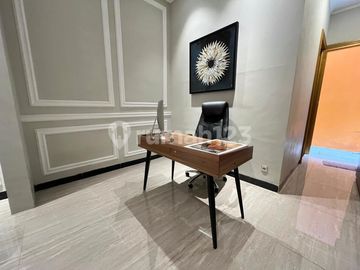 Rumah Modern Semi Furnished Dengan 5+1 Kamar Tidur Dalam Komplek Cirendeu
