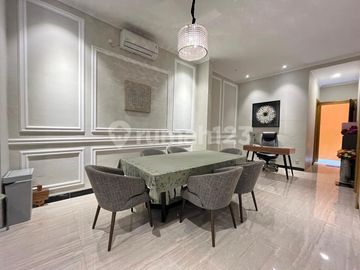 Rumah Modern Semi Furnished Dengan 5+1 Kamar Tidur Dalam Komplek Cirendeu