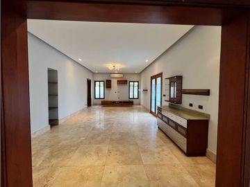 Venta de Casa Toscana del Este en Costa del Este (JAG)