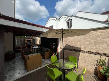 VENTA CASA EN LAGOS DEL CACIQUE, BUCARAMANGA. Cod V6236