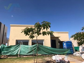 Casa en construcción a un mes de finalizar - San Ramon Pilar del Este