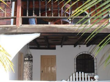 Manglaralto-Steps to the Sand: Se Vende Casa Cerca del Mar en Manglaralto