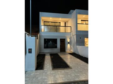 DUPLEX A ESTRENAR