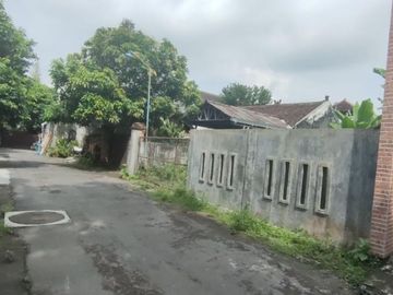 Tanah strategis jalan damai