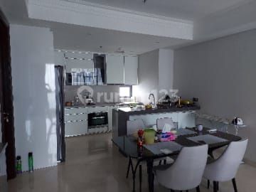 Apartement 3BR, Interior Mewah di Casagrande, Kota Kasablanka