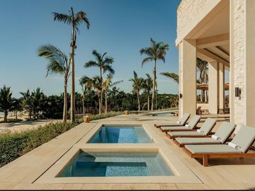 Departamento frente al mar con alberca privada, 842 m2, condominio de lujo con a
