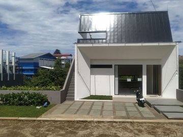 Rumah dijual mewah cantik rasa villa konsep downslope di Cigadung Pahlawan Dago