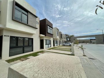 CASA EN VENTA EN PORTOVELA RESIDENCIAL