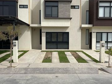 CASA EN VENTA EN PORTOVELA RESIDENCIAL