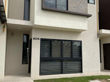 CASA EN VENTA EN PORTOVELA RESIDENCIAL