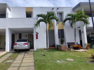 Casa en Palmares del castillo Jamundi. Cod V9665