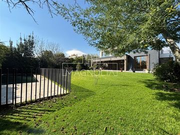 Casa en venta 5 dormitorios Condomimio Los Bosques