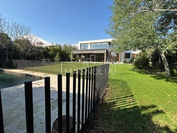 Casa en venta 5 dormitorios Condomimio Los Bosques