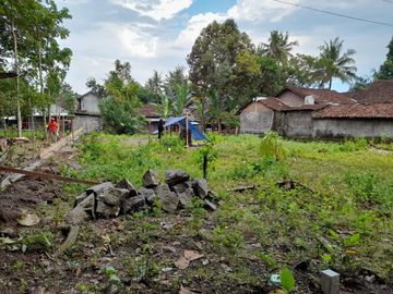 Rumah Asri Bebas Polusi dekat Puskesmas Pembantu Tempel
