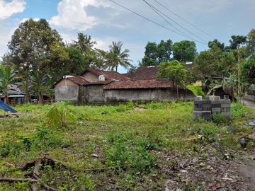 Rumah Asri Bebas Polusi dekat Puskesmas Pembantu Tempel