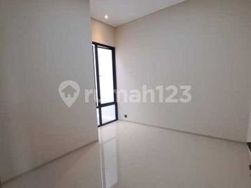 Brand New Rumah 2 Lantai Fasad Modern Contemporer di BSD Nusaloka, Tangerang
