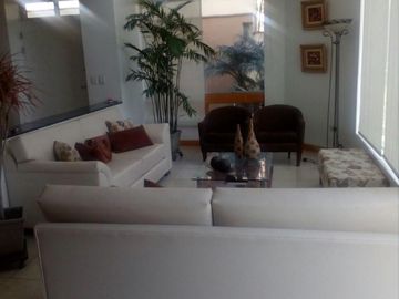 VENDO LINDA CASA Calle   El Rincon   III etapa La Planicie La Molina BAJO DE PRECIO