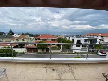 EN VENTA AMPLIO DEPARTAMENTO CON EXCELENTE VISTA Y SEGURIDAD SECTOR VISTA GRANDE