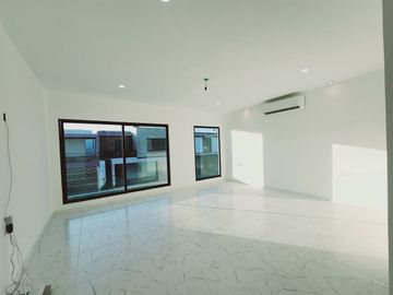 Casa en VENTA con PANELES SOLARES  y ALBERCA fracc lomas del so l