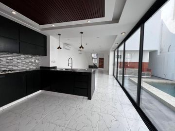 Casa en VENTA con PANELES SOLARES  y ALBERCA fracc lomas del so l