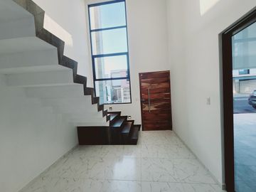 Casa en VENTA con PANELES SOLARES  y ALBERCA fracc lomas del so l