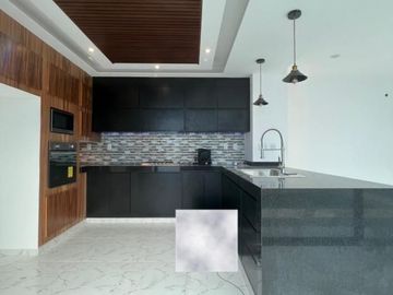 Casa en VENTA con PANELES SOLARES  y ALBERCA fracc lomas del so l