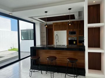 Casa en VENTA con PANELES SOLARES  y ALBERCA fracc lomas del so l