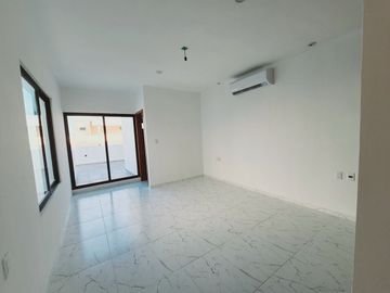 Casa en VENTA con PANELES SOLARES  y ALBERCA fracc lomas del so l