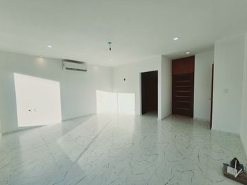 Casa en VENTA con PANELES SOLARES  y ALBERCA fracc lomas del so l