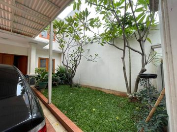 RUMAH LUAS STRATEGIS SEMIFURNISH DKT JL RAYA TOL PESANGRAHAN JAKARTA