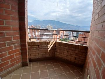 apartamento en arriendo en laureles. Cod A515663