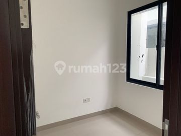 Dijual Termurah Rumah Pik 2 Semi Furnish Uk 4,5X10 2 Lantai